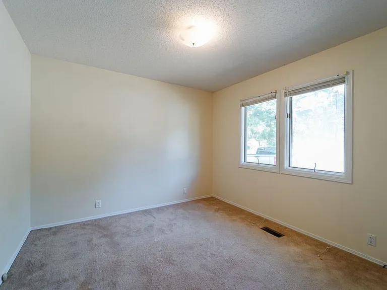 16 Lindsay Ln — Photo 18