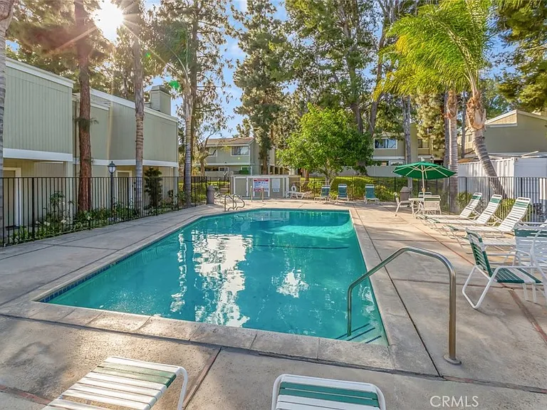 22127 Burbank Blvd #7 — Photo 8