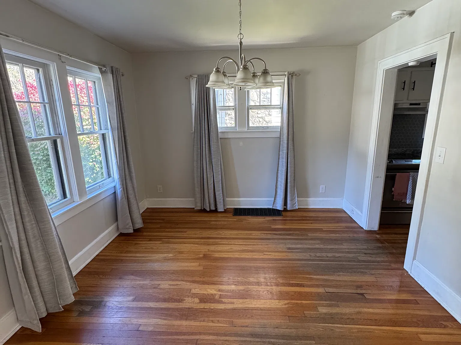 3 bed, 1232 sqft, $1,650 — Photo 3