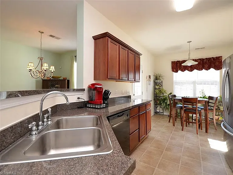 815 Hartley Hill Ct — Photo 10