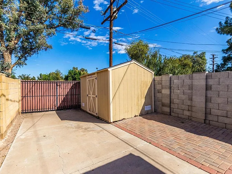 232 E Balboa Dr — Photo 4
