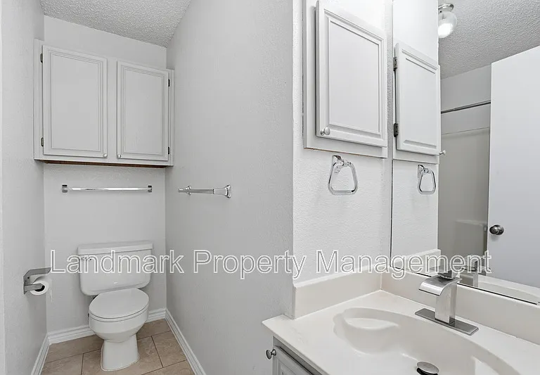 1122 Hidden Creek Dr — Photo 17