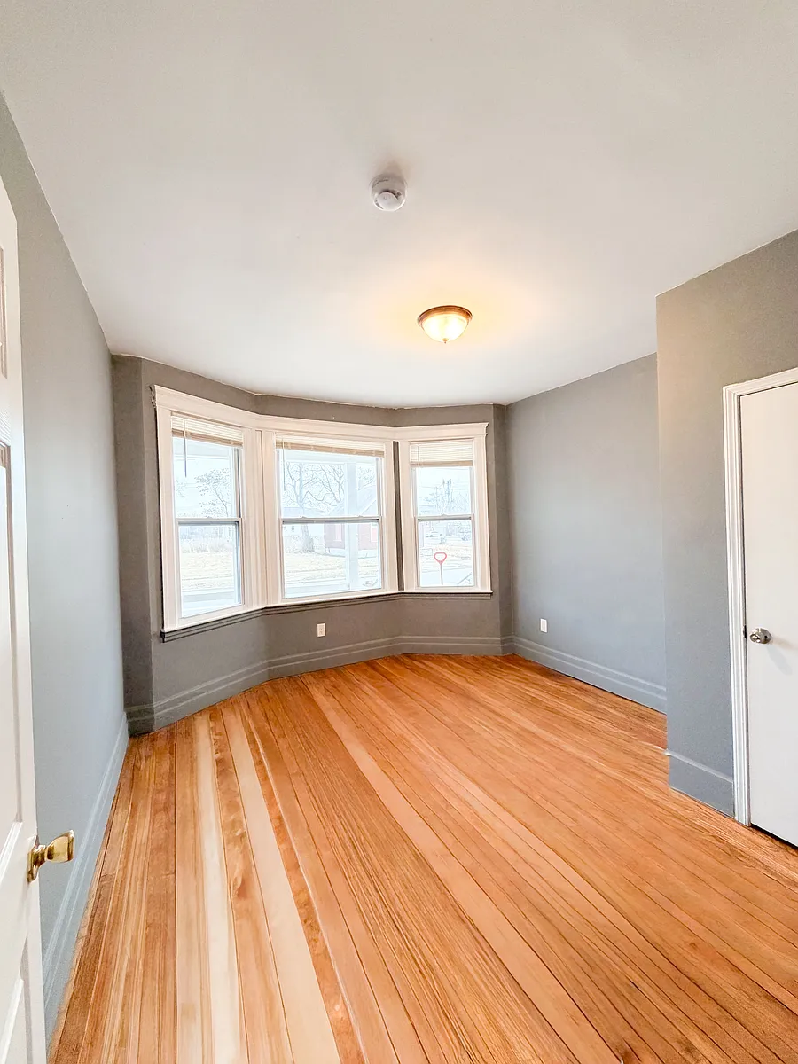 Building Photo - 4426 McGraw Ave #1