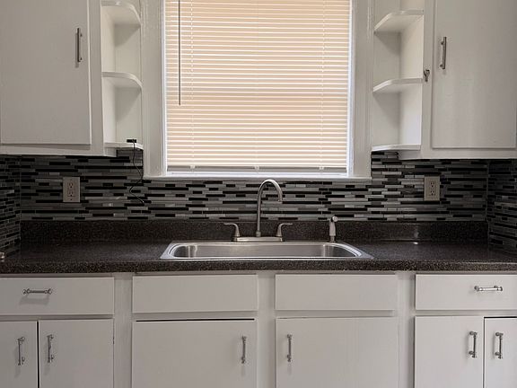 4th image of 2483 Lowell Ave