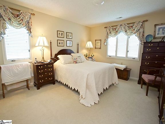 5th image of 3 Hillview Dr
