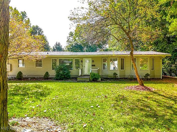 4th image of 974 Janet Dr