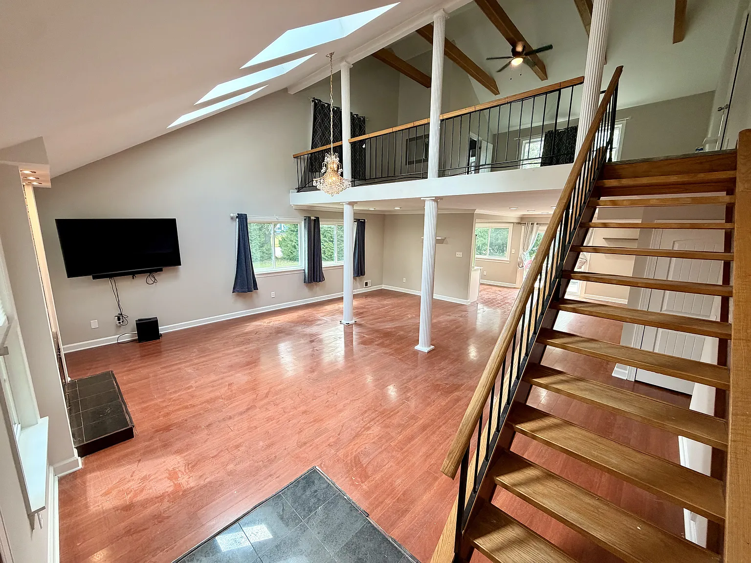 4 bed, 1940 sqft, $3,600 — Photo 3
