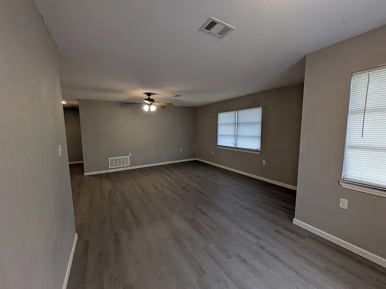5251 Procter St — Photo 4