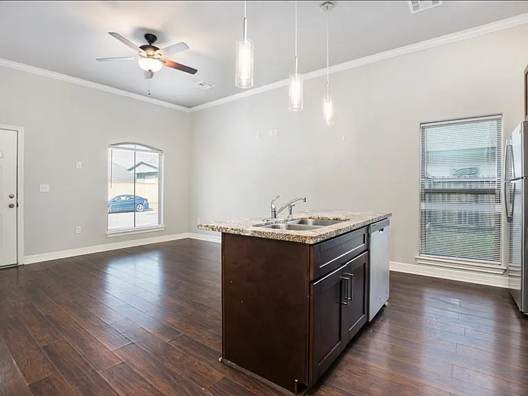5301 Wylie St — Photo 4