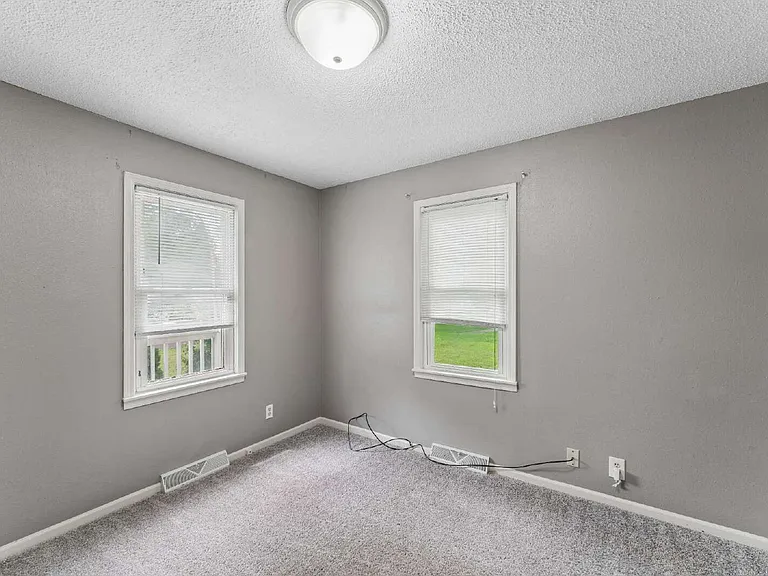 9008 E 66th St — Photo 23