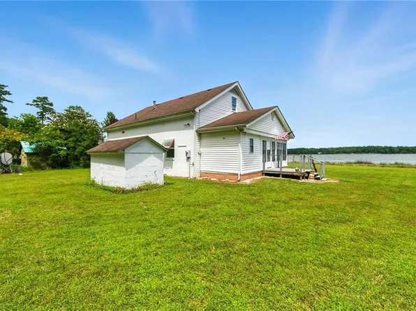 7812 Haynes Dr, Gloucester, VA 23061