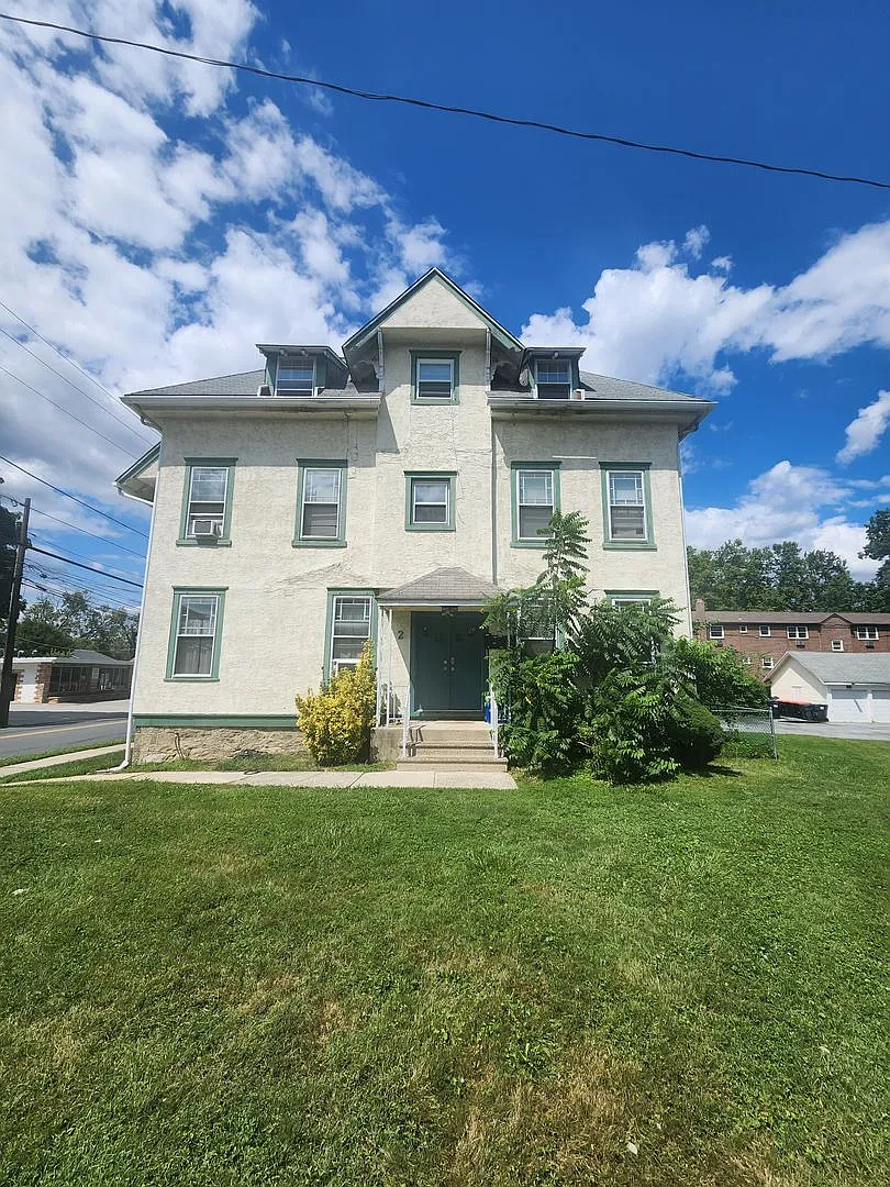 2 Linden Ave — Photo 1