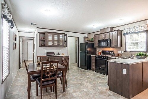 2nd image of 1931 Spruce Ln