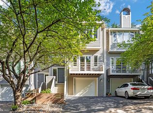 11127 Lakespray Way, Reston, VA 20191