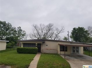 1803 E Locust Ave, Victoria, TX 77901