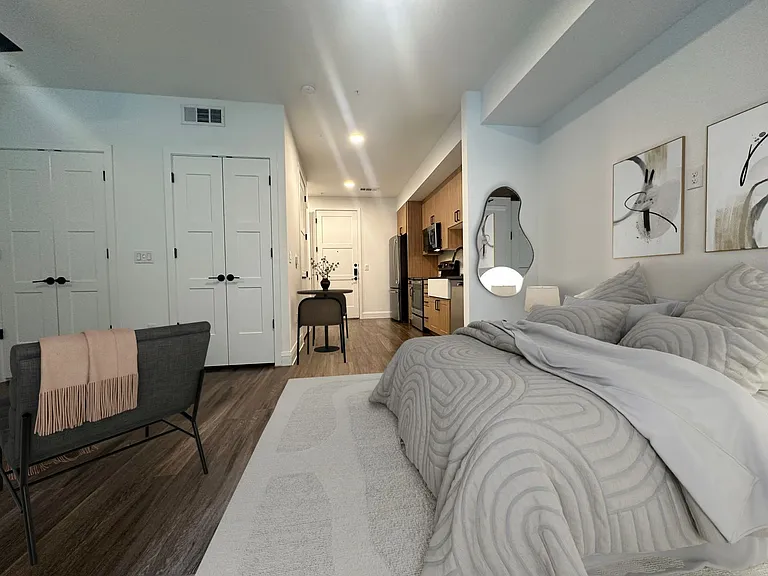 Troubadour Apartments — Photo 173