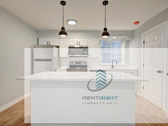 2nd image of 2423 W Gunnison St APT 2