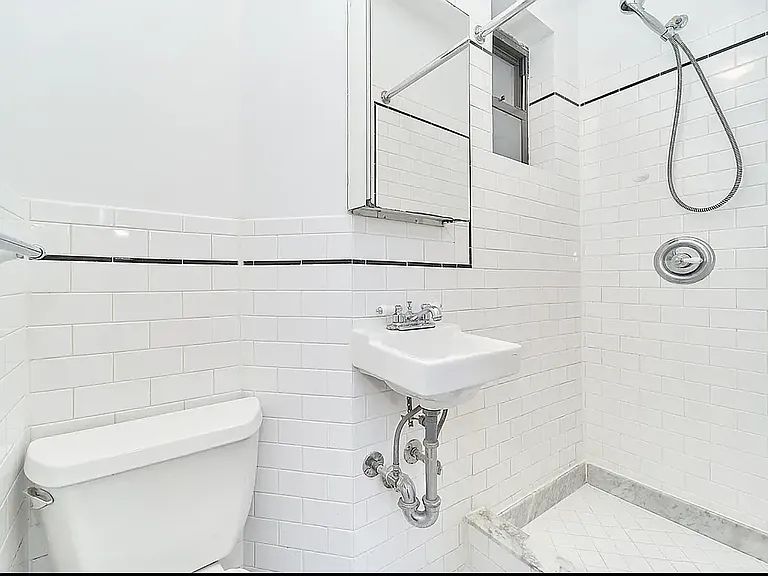 283 Mott St #4-R — Photo 4