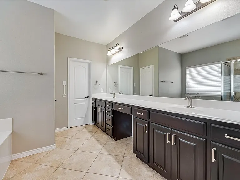 4281 Comanche Dr — Photo 9