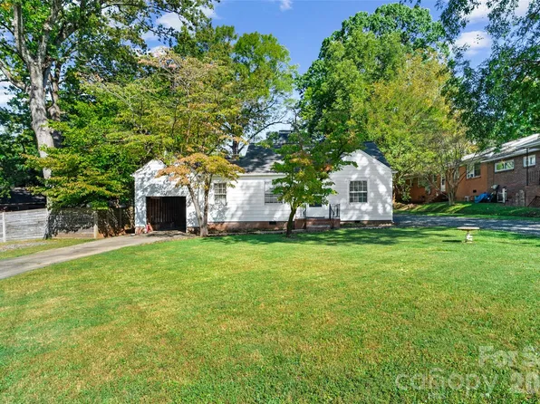 1211 Woodland Dr, Charlotte, NC 28205