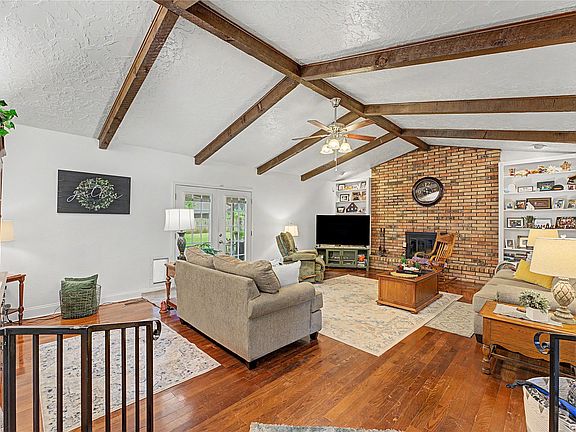 4th image of 701 W South Park Blvd