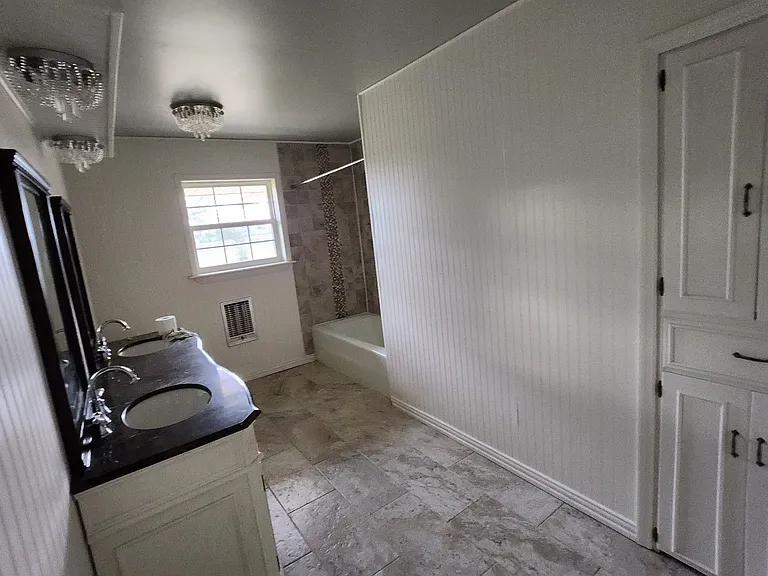4828 E Interstate Highway 30 — Photo 19