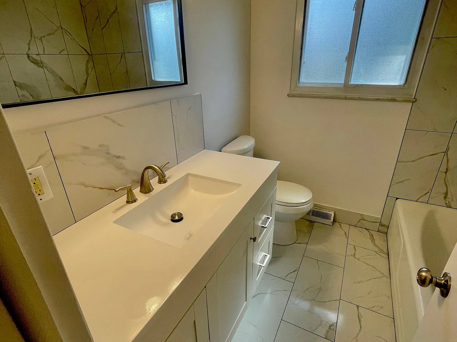 3 bed, 1720 sqft, $2,300 — Photo 2