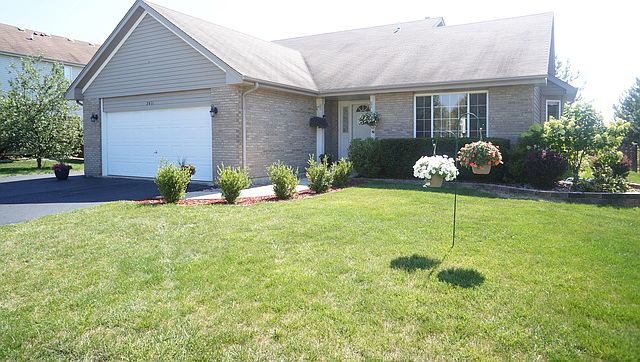 1st image of 2411 Foxwood Dr