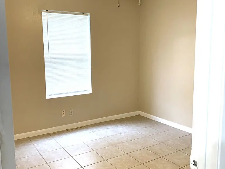 203 Hunters Ln — Photo 5