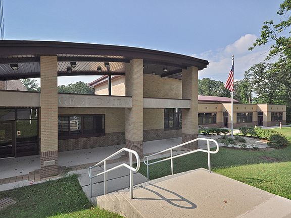 4th image of 17 Timber Dr