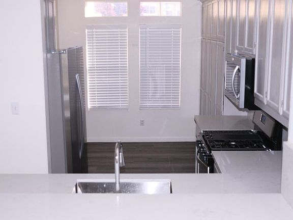 Kitchen with breakfast nook
