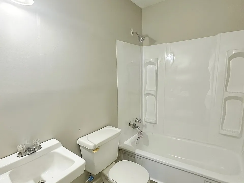 1609 Ray St