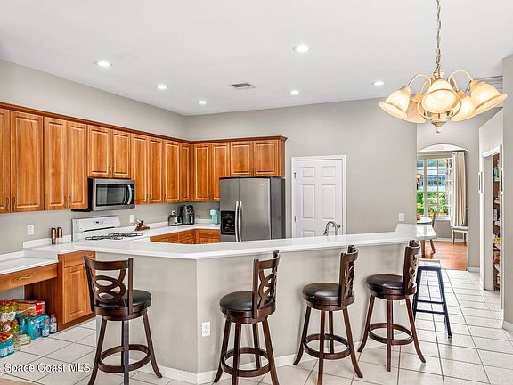 3rd image of 4000 Estancia Way