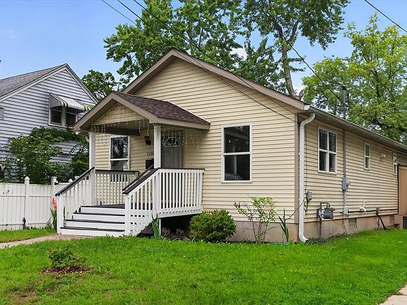 5th image of 1105 Hazen St SE