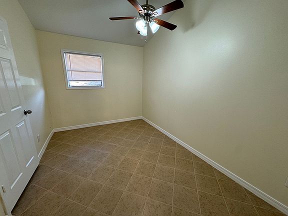 4th image of 2501 Case St #25