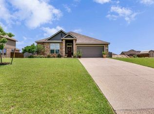 807 Navajo Trl, Mc Gregor, TX 76657