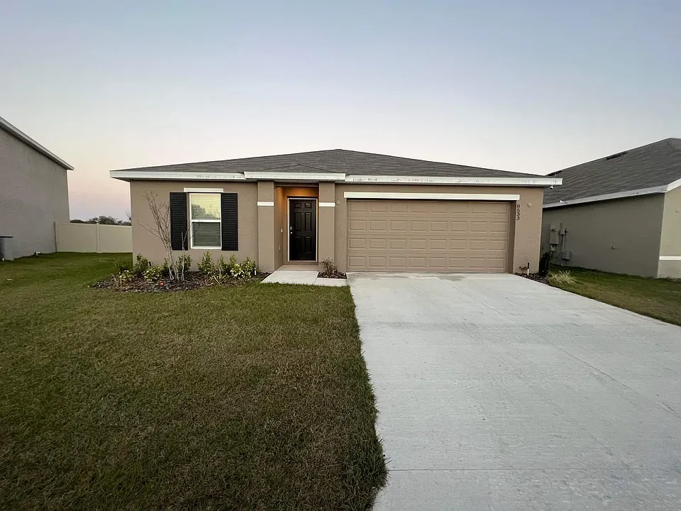 8533 Triumph Cir