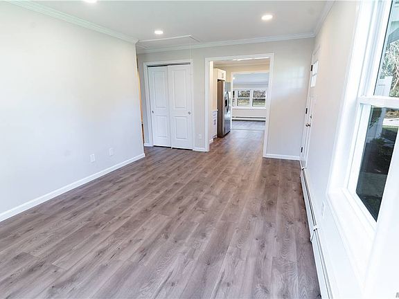 5th image of 10 Sharpsburg Ct