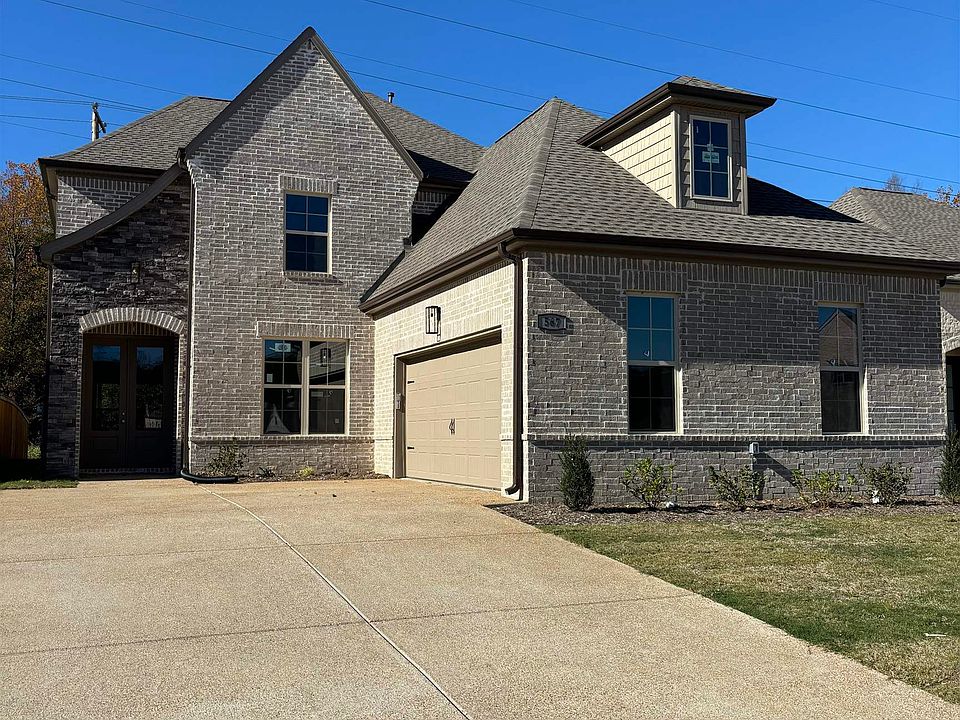 1st image of 567 Rosalie Woods Dr