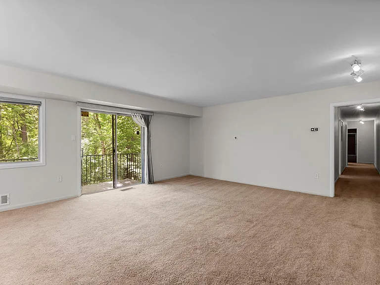 10643 Weymouth St #103 — Photo 6