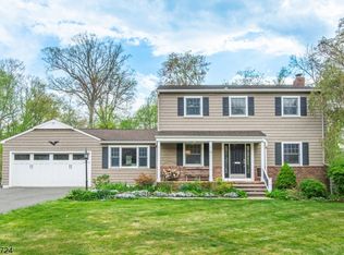18 Hickory Pl, Livingston, NJ 07039