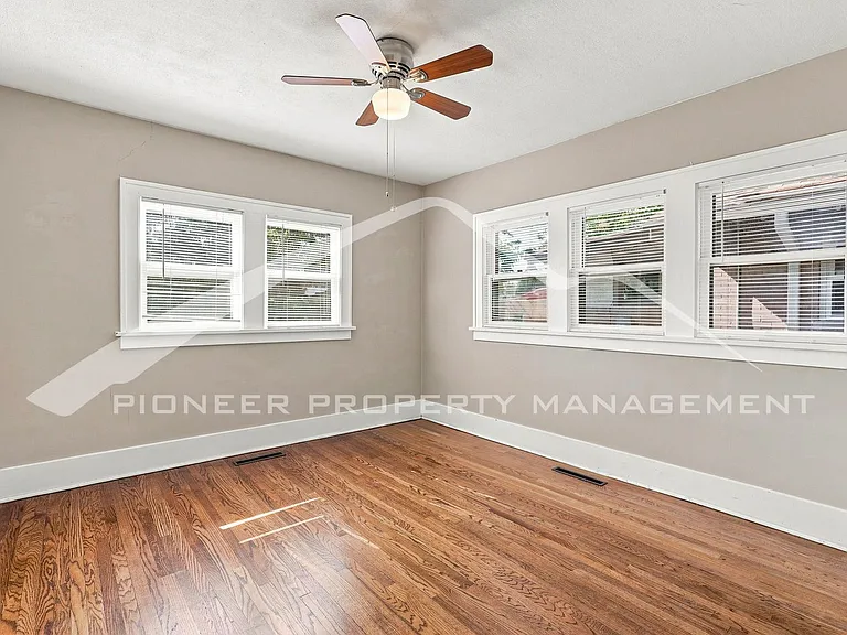 427 S Washington St — Photo 15