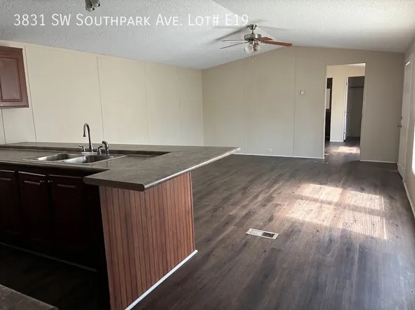3831 SW South Park Ave, Topeka, KS