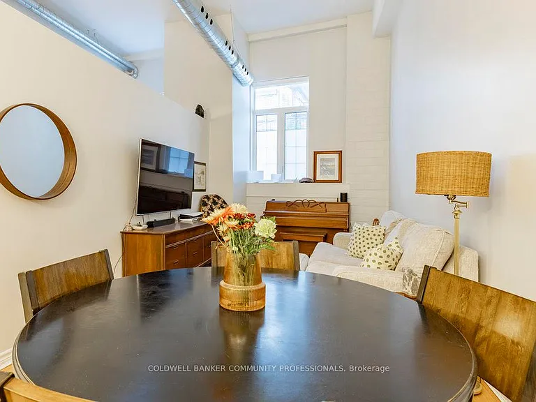 80 King William St #112 — Photo 15