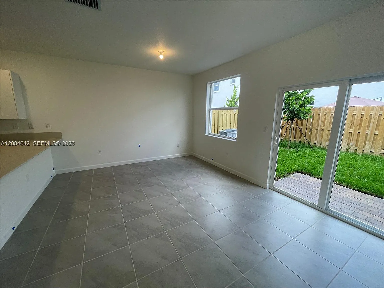 3 bed, 1334 sqft, $2,399 — Photo 3