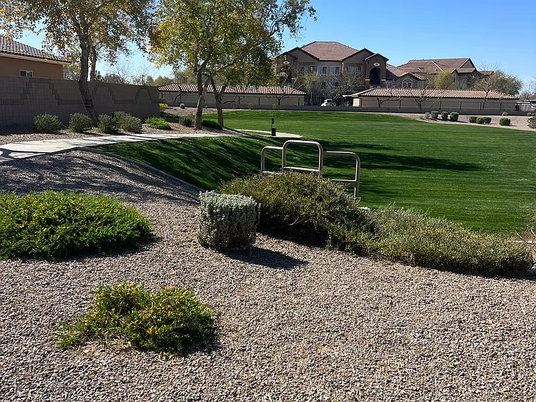 843 E Wiley Way — Photo 2