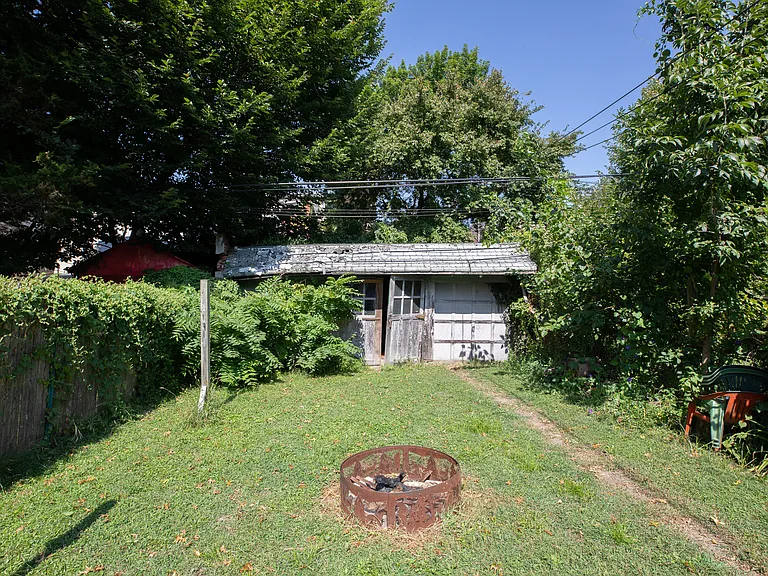 470 Conarroe St — Photo 32