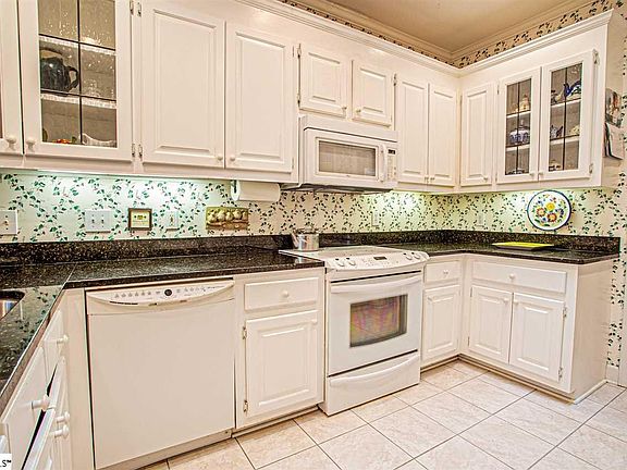 3rd image of 114 Windstone Dr