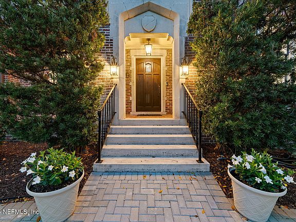 3rd image of 3855 ST JOHNS Avenue