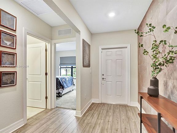 5th image of 3021 Hibiscus Ave